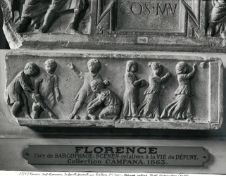 Detail eines Sarkophags, der Kinder beim Ballspielen und Kegeln zeigt (Detail)